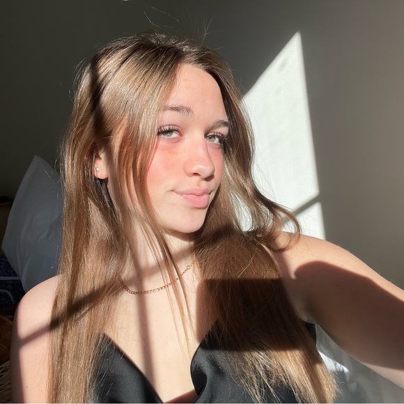 Meet your Posher, Ava - Picture 1 of 1